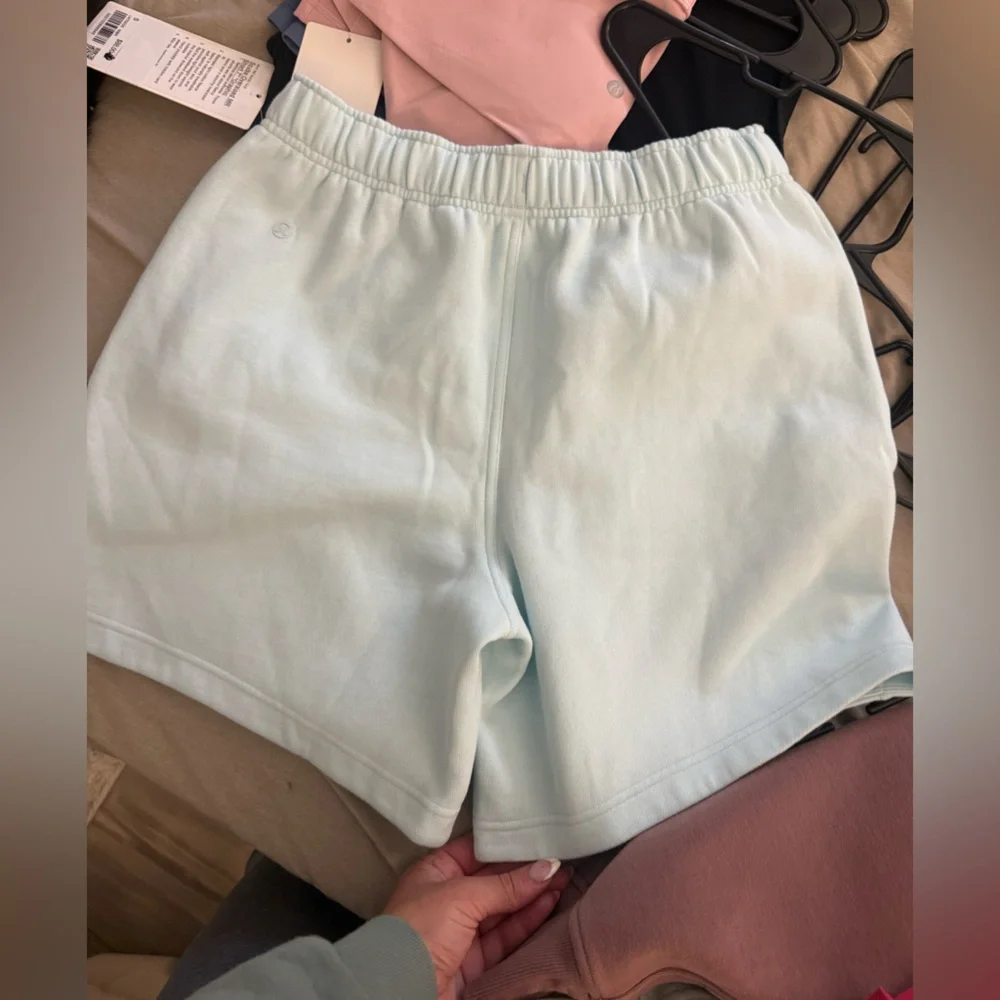 NWT Lululemon Scuba Mid-Rise Oversized Graphic Shorts 7" Inseam Sz. Small - Picture 6 of 6